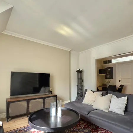 Classic Peaceful Space In The Center Apartment *