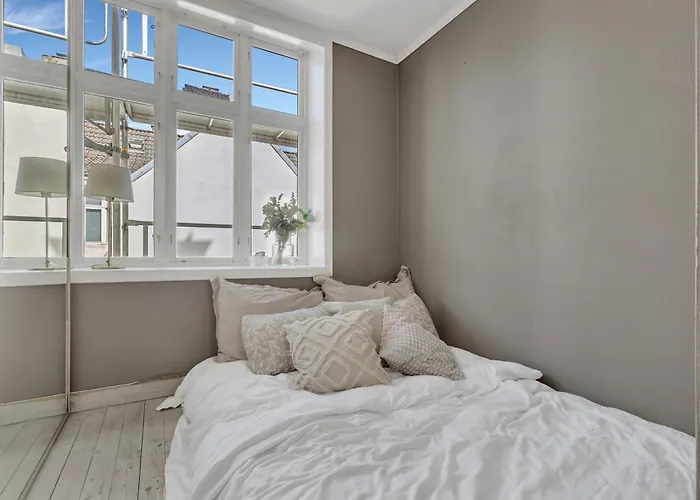 Classic Peaceful Space In The Center Appartamento Bergen